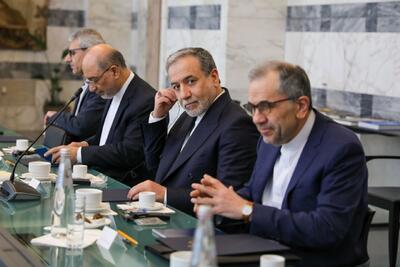 عراقچی: موفق شدیم در خصوص یکسری اصول و اهداف به تفاهم بهتری برسیم / مذاکرات رو به جلو بود / از چهارشنبه مذاکرات فنی در سطح کارشناسان در عمان برگزار می‌شود