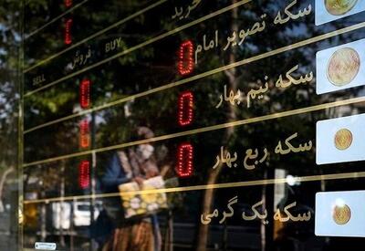 قیمت طلا و سکه درحال رصد بازار ارز و مذاکرات رم | اقتصاد24