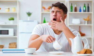 چرا بعد از خوردن غذا خواب‌آلوده می‌شویم؟