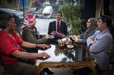 شهاب سنگ سریال پایتخت را این خانم از داخل رودخانه حوالی شاندیز مشهد پیدا کرد