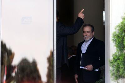 تسنیم: مذاکرات رم بسیار مهم است زیرا حرف‌های ضد و نقیضی از سوی مقام‌های آمریکایی مطرح شده که برخی از آن خواسته‌ها غیرواقعی و نشدنی است / هیات ایرانی منتظرند جدیت و اراده واقعی و متقابل آمریکا را ارزیابی کرده و محک بزنند