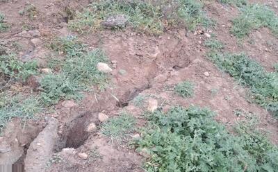 رانش وحشتناک زمین در روستای بجنورد؛ خانه‌ها در معرض تخریب