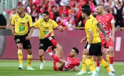 کارشناسی داوری مارک کلاتنبرگ: گل اول سپاهان به پرسپولیس مردود بود | اظهارنظر درباره پنالتی میلاد و اخراج شکاری در رسانه عادل فردوسی پور