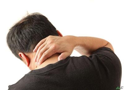 کار زیاد با گوشی به دیسک گردن آسیب می‌زند