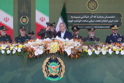 تصاویری از سردار باقری در کنار پزشکیان به مناسبت روز ارتش