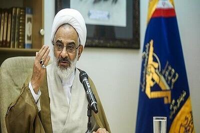 دشمن از تمام توان خود برای ضربه زدن به نظام استفاده می‌کند