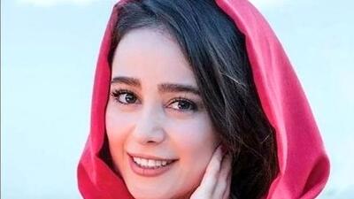 فیلم / الناز حبیبی : شوهر آینده ام باید دستِ بزن داشته باشه جوراباش بو بده/ یک قرون دوزاری هم دربیاره کافیه!