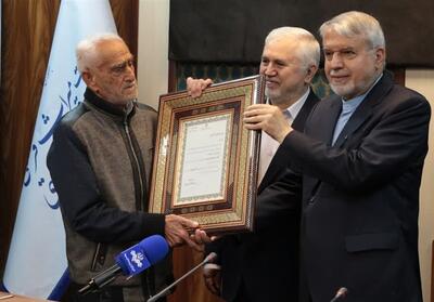 تقدیر وزیر میراث فرهنگی از مرمت‌کار خراسان جنوبی - تسنیم