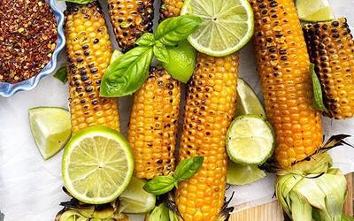 طرز تهیه بلال تنوری در خانه و روی گاز+ فیلم - آینه فردا