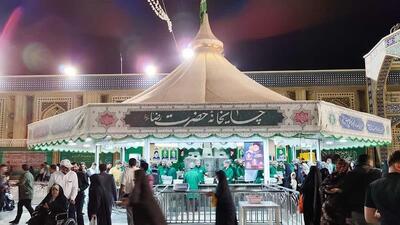 خدمت‌رسانی رزمندگان لشکر ۱۴ امام حسین (ع) در چایخانه حضرت رضا (ع)