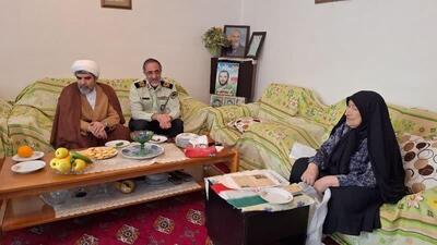 تجلیل از خانواده شهدا تکلیف ملی است