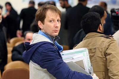 «بابک زنجانی» بازگشت و 61 هزار میلیارد تومان قرارداد بست/ توئیت زنجانی: این بزرگ ترین سرمایه گذاری بخش خصوصی در تاریخ راه آهن است؛ قدرت اقتصادی جایگزین قدرت سیاسی می شود