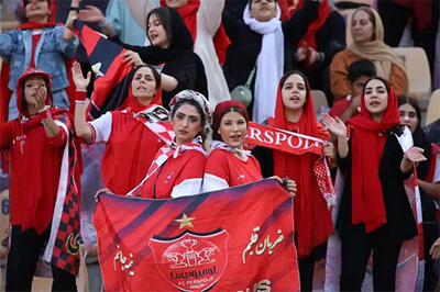 زنان، عروسک‌هایی برای تشویق شما نیستند