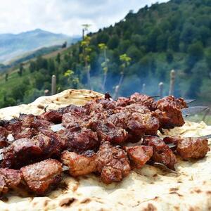 طرز تهیه چنجه مجلسی با فیله و دنبه آبدار روی زغال