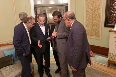 اعتراض روزنامه اطلاعات از حمله به تیم مذاکره‌کننده ایران؛ خائن‌سازی نکنیم و برچسب خیانت و بی‌غیرتی به آنان نزنیم