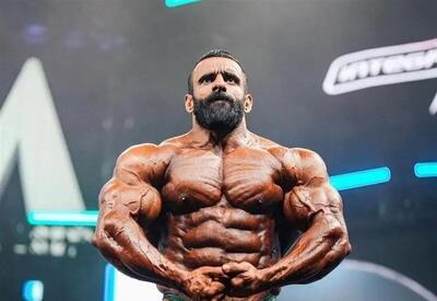 ببینید؛ روپایی زدن هادی چوپان با دمبل در باشگاه