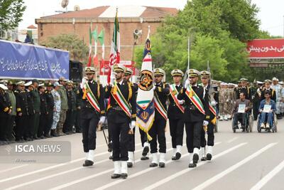 رژه نیروهای مسلح ارتش جمهوری اسلامی ایران در مرکز استان مازندران برگزار شد
