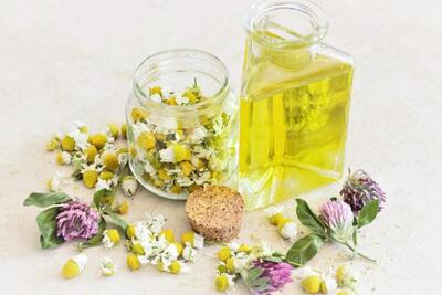10 مزیت اعجاب انگیز روغن بابونه که نمی‌دانستید