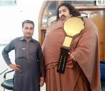 عکس|خواستگاری ۳۰۰ دختر از هالک ۴۰۰ کیلویی جهان!/ شرط باورنکردنی او برای ازدواج