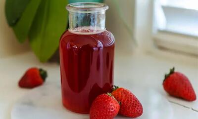 طرز تهیه شربت توت فرنگی+ نکات و فوت‌و‌فن ها