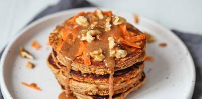 طرز تهیه پنکیک هویج و گردو پف دار و مقوی با دستور سرآشپز