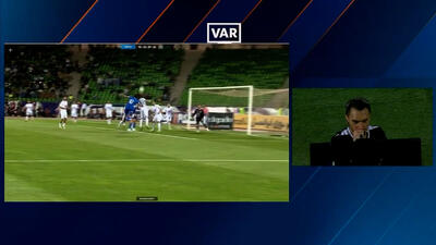 رد گل سوم استقلال به هوادار توسط VAR