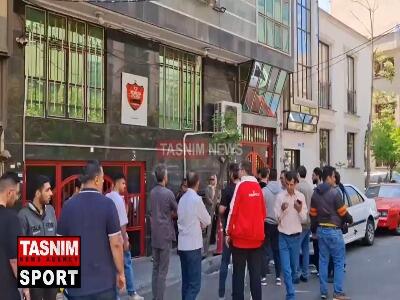 حضور هواداران معترض پرسپولیس مقابل باشگاه