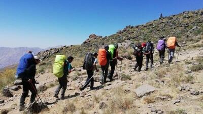 صعود موفق تیم کوهنوردی اتل پارس خوانسار به قله ۳۹۱۰ متری فریدونشهر
