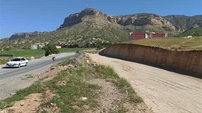جاده دسترسی بیمارستان رازی ایلام همچنان در تاریکی و بلاتکلیفی