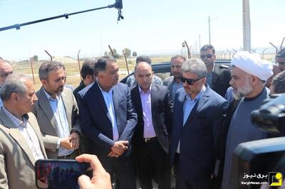بازدید مدیرعامل توانیر از محل احداث نیروگاه خورشیدی در شهر مرزی کرند گنبدکاووس