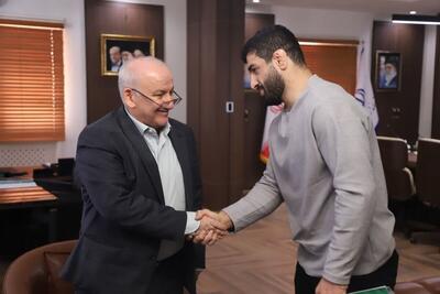 دیدار کامران قاسمپور کشتی‌گیر پرافتخار مازندرانی با استاندار مازندران