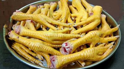 روشی ساده و خوشمزه برای پخت پای مرغ / از پاک کردن تا خورد کردن