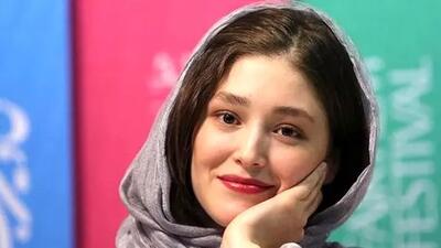 عکس بدون آرایش فرشته حسینی در کافه / همسر نوید محمدزاده ساده و نچرال !