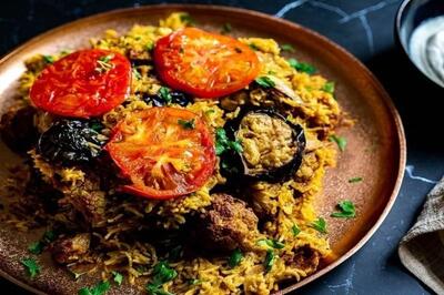 طرز تهیه بادمجان پلو قزوینی؛ راز خمیر نشدن برنج پلو مخلوط