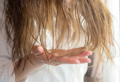 ۷ روش ساده برای رطوبت رسانی به مو