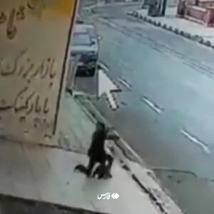 دستگیری عاملان گردنبند قاپی از یک مادر بچه‌ به‌ بغل + فیلم
