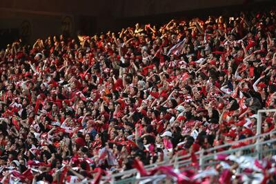 تنش مقابل ساختمان پرسپولیس؛ پای پلیس وسط آمد! - پارس فوتبال
