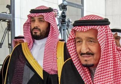 عکس/ «محمد بن سلمان» ۱ ساله در آغوش «ملک سلمان» ۵۱ ساله؛ سال ۱۳۶۵