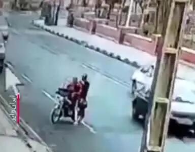 عامل گردنبندقاپی از مادر بچه به بغل دستگیر شد + فیلم