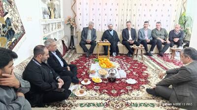 دیدار جمعی از مسئولان با خانواده شهید سید جعفر عبادیان در امیر کلا + عکس