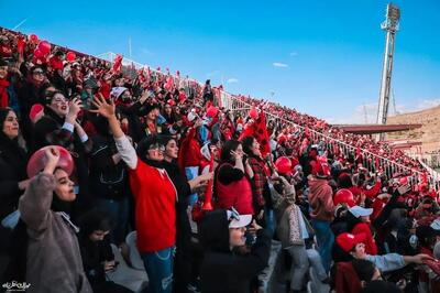 پیش بینی تعداد تماشاگران بازی تراکتور و فولاد