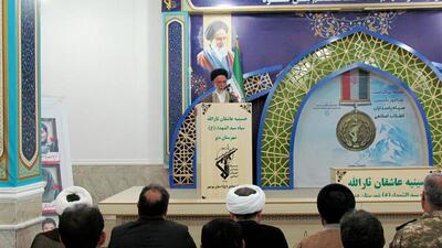 امام جمعه دیر: سپاه عرصه را بر دشمن تنگ کرده است