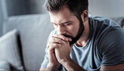 ۶ نشانه غیرمنتظره افسردگی در عزیزانتان