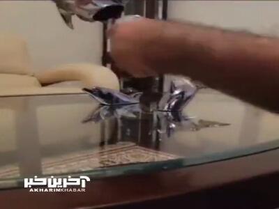 دکوری جالب طرح دلفین برای میز شیشه ای