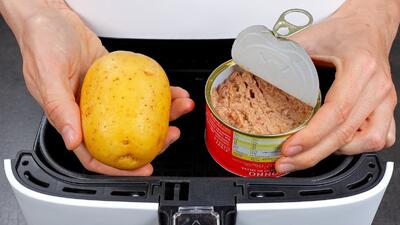دستور تهیه کوکوی تن ماهی سالم و بدون روغن با هواپز (فیلم)