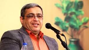 دکتر عزیزی: هر کسی موسیقی کره‌ای گوش می‌دهد منحرف نیست