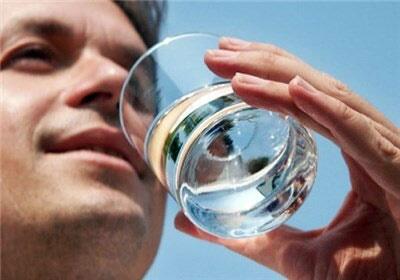 اگر دائم تشنه می شوید؛ باید نگران سلامتی خود شوید | علت و درمان تشنگی بیش از حد
