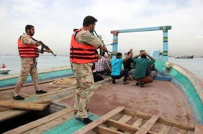توقیف یک شناور از سوی سپاه