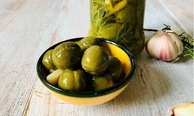 طرز تهیه ترشی گوجه سبز+ نکات کپک نزدن آن