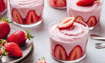 طرز تهیه محلبی توت‌ فرنگی؛ خوشمزه و مجلسی